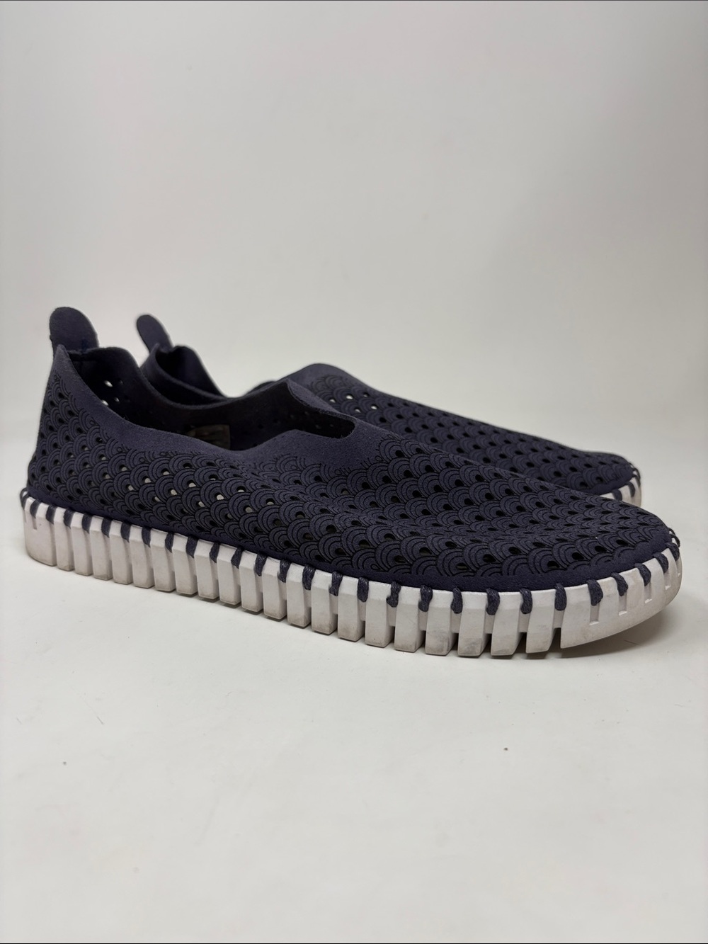 ILSE JACOBSEN Navy Perforated Tulip Slip-On Sneakers White Sole size 39